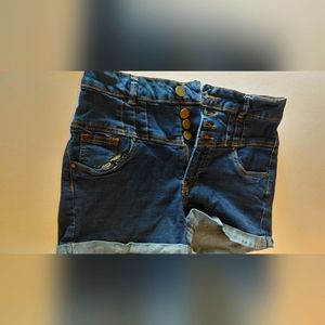 Size 9 jean shorts vienna